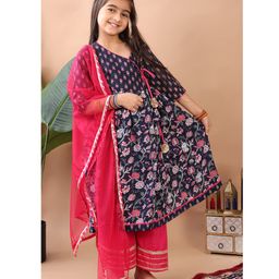 Kinder Kids Cotton Three Fourth Sleeves Floral Printed Angrakha Style Kurta With Palazzo & Dupatta Set - Blue & Pink-image-11