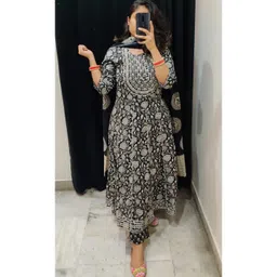 Rujave Floral Printed Round Neck A Line Pure Cotton Kurta With Trousers & Dupatta-picture-24