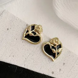 KRENOZ Gold-Plated Heart Shaped Studs-15