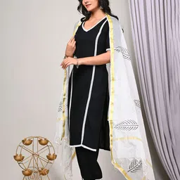 Indi INSIDE Floral Block Printed Dupatta image 2