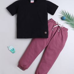 BAATCHEET Knitted Half Sleeves Solid Tee & Joggers Set - Black & Rose Gold-image-86