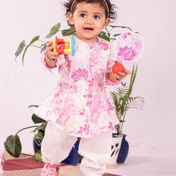 Vastramay Cotton Puffed Sleeves Floral Printed A Line Kurta And Pant Set - Pink And White-image-3