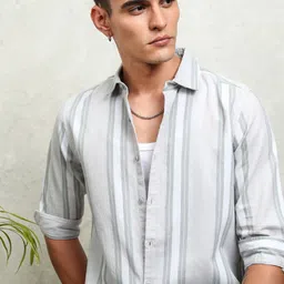 HIGHLANDER Men Cutaway Collar Vertical Striped Cotton Casual Shirt-image-21