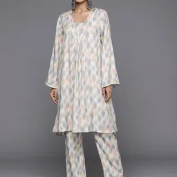 all about you Abstract Printed V-Neck Pleated Kurta with Trousers-picture-32