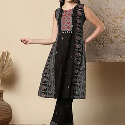 FASHOR Ethnic Motifs Printed Mirror Work Pure Cotton A-Line Kurta with Trousers-7