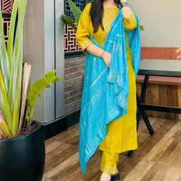 VredeVogel Floral Embroidered Regular Gotta Patti Kurta With Trousers & Dupatta-39
