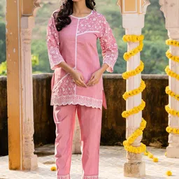 HOUSE OF JAMOTI Embroidered Round-Neck Top With Trousers Co-Ords-picture-41