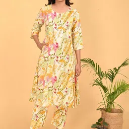 GOLDSTROMS Women Floral Printed Kurta with Trousers-39