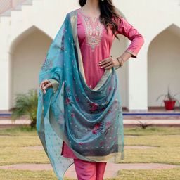 Navlik Women Embroidered Regular Kurta with Trousers & With Dupatta image 3