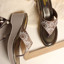AROOM Printed Wedge Sandals-20