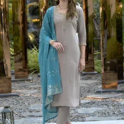 ZIRVI Women Embroidered Regular Pure Silk Kurta With Trousers & Dupatta-43