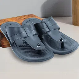 Trekiva Men Black PU Flip Flops-picture-4