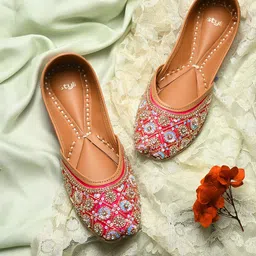 Styli Women Embellished Ethnic Mojaris Embroidered Flats-image-35