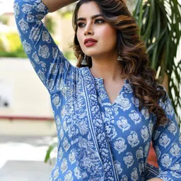 Lookmark Women Floral Printed Regular Kurta with Palazzos & With Dupatta-image-41