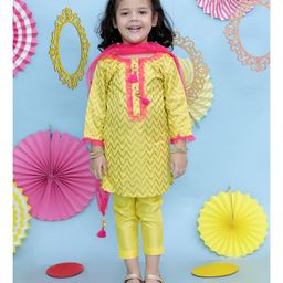 KID1 Silk Blend Woven Three Fourth Sleeves Chervon Printed Kurta Pant With Dupatta Set - Yellow-image-36