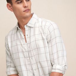 HIGHLANDER Men Cutaway Collar Checked Cotton Casual Shirt-picture-6