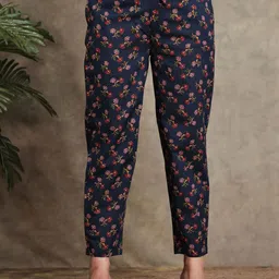 Aramya Floral Printed Straight-Fit Soft Cotton Mid-Rise Trousers-picture-3