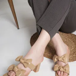 DressBerry Party Block Sandals with Bows-7