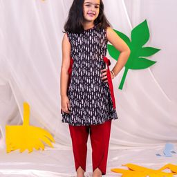 Vastramay Sleeveless Fishes Printed Kurta With Dhoti Style Pant - Black & Maroon-image-2