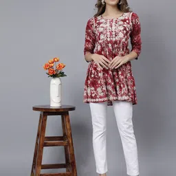 STUNICS Women Floral Printed Round Neck Cotton Top-image-79