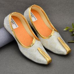 Little Palz Floral Embroidered Slip On Mojaris - White-picture-27