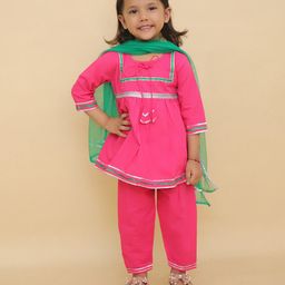 Little Ginnie Cotton Woven Three Fourth Sleeves Gota Lace Embellished Anarkali Style Kurta Pant With Dupatta Set - Pink-image-16