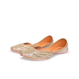 Kurrbat Women Embellished Ethnic Mojaris Flats-picture-48
