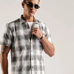 HERE&NOW Men Checked Spread Collar Cotton Casual Shirt-picture-47