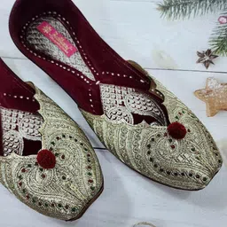 Fulkari Women Embellished Ethnic Mojaris Flats-10
