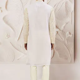 VASTRAMAY Men Ethnic Motifs Embroidered Regular Sequinned Kurta with Trousers & With Dupatta image 3
