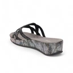 Mochi Printed Block Sandals with Bows image 3