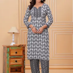 clothonus Women Ethnic Motifs Printed Regular Kurta with Trousers-image-45