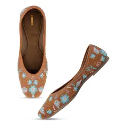 Anouk Women Embellished Ethnic Mojaris with Embroidered Flats-image-33