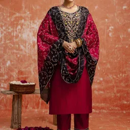 VredeVogel Women Floral Embroidered Regular Sequinned Kurta with Trousers & With Dupatta-image-6