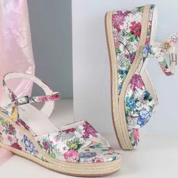 Mochi Printed Wedge Mules-34