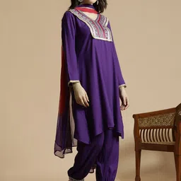 Anouk Geometric Embroidered Thread Work A-Line Kurta With Trousers & Dupatta image 3
