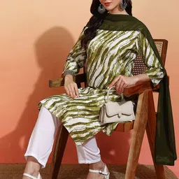 DIVASTRI Women Printed Regular Kurta with Trousers & With Dupatta image 4