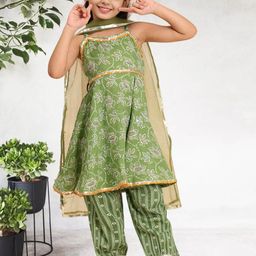 Cutiekins Girls Floral Printed Regular Gotta Patti Kurta with Palazzos & With Dupatta-picture-24