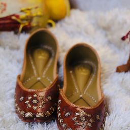 LORYPHILORY Women Embroidered Mojaris Flats-38