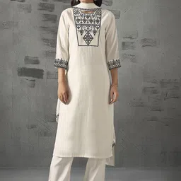 Anouk Geometric Embroidered Regular Chanderi Silk Straight Kurta with Trousers & Dupatta-35