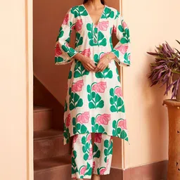 Lookmark Women Floral Printed Regular Kurta with Palazzos-picture-45