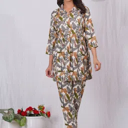 MomsBae Tropical Printed Collor Neck Feeding Top With Trousers Co-Ords-image-29