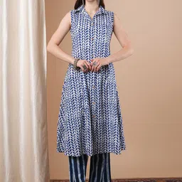 FASHOR Women Floral Printed Panelled Cotton Kurta with Palazzos-image-46