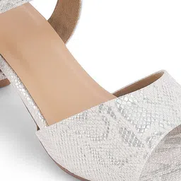 Tresmode Printed Block Sandals with Buckles image 5