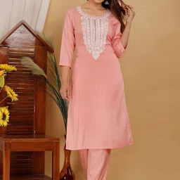 Mehsoos Floral Yoke Design Thread Work Kurta with Trouser-picture-26