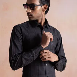Sero Men Smart Tailored Fit Opaque Checked Casual Shirt-image-32