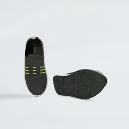 max Boys Running Shoes image 5