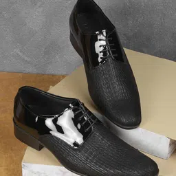 Metro Men Textured Leather Lace-Ups Derbys-image-3