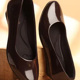 DressBerry Wedge Pumps-35