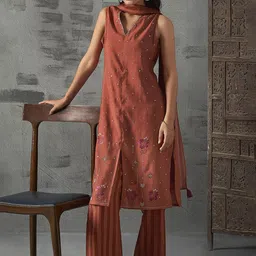 Anouk Floral Embroidered Thread Work Chanderi Silk A-Line Kurta with Trousers & Dupatta-image-11